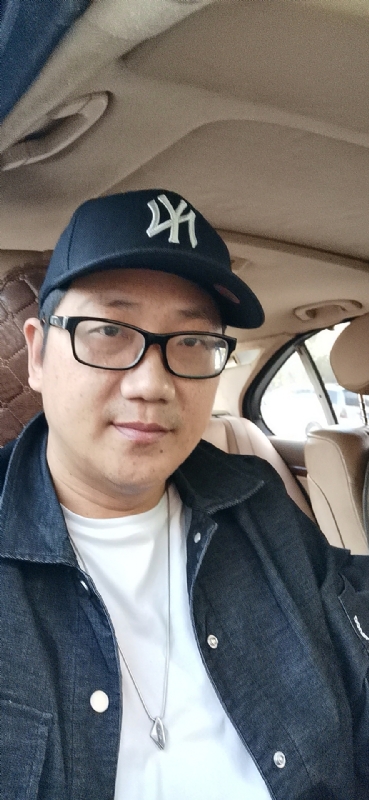拥抱幸福的第一张照片--德化征婚网